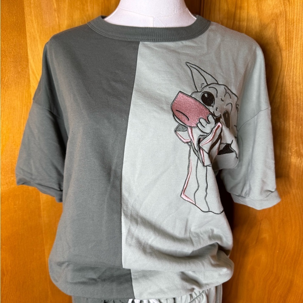 Star Wars Gray and Green Baby Yoda Tee